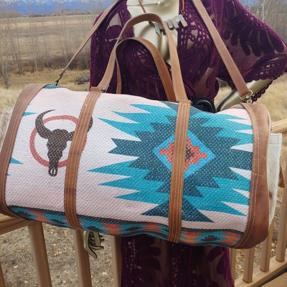 🎁Rug tooled leather duffel bag western tribal New - Picture 2 of 16